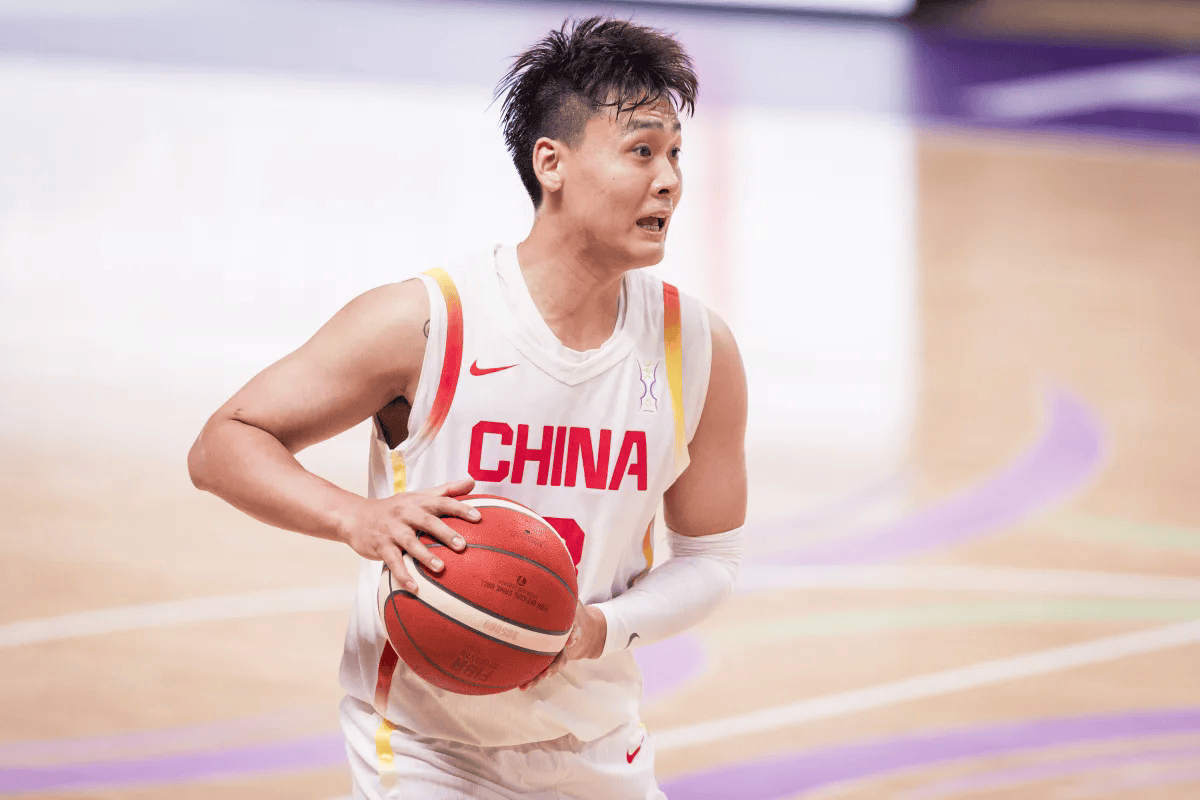 隊長承擔(dān)責(zé)任！趙魯（Zhao Rui）站起來很多次